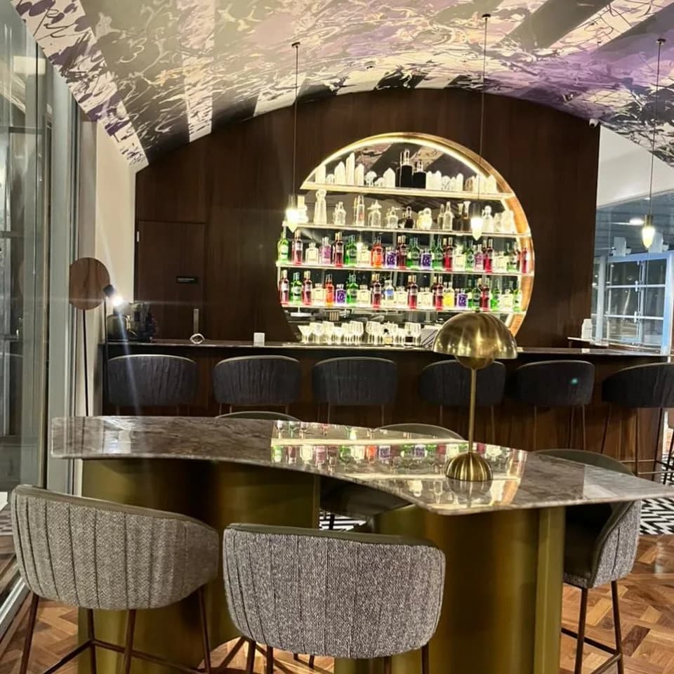 Bar com mesa em Pedra Ametista